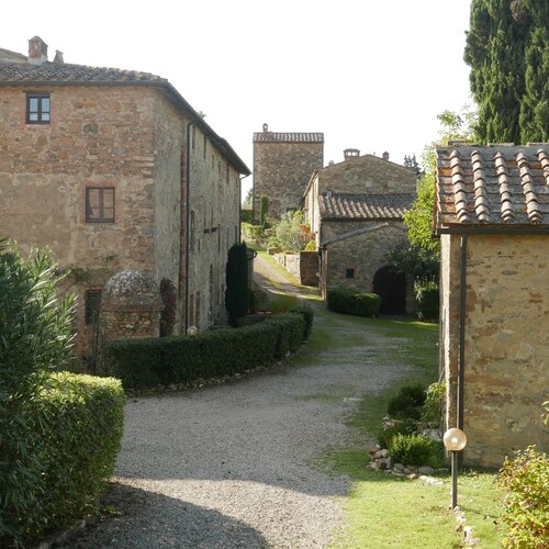 Renoviertes Bauernhaus im Herzen des Chianti mit Swimmingpool und Tennisplatz.