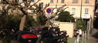 Apartment/ flat - Bonifacio