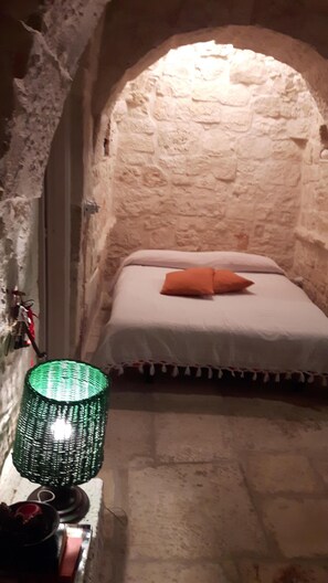 2 bedrooms, in-room safe, iron/ironing board, travel cot