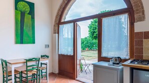 Fridge, microwave, oven, stovetop - ALL PROPERTY 7BR- Charming Tuscan Villa with pool, hot tub, A/C,Siena 15 km (Siena, Toscana)