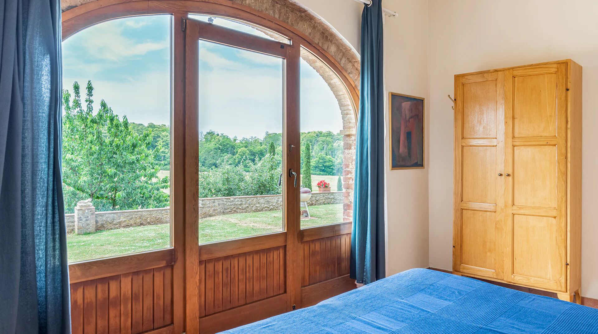 7 Schlafzimmer, Zimmersafe, Schreibtisch, Bügeleisen/Bügelbrett