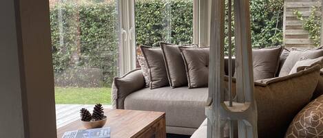 Smart TV, books, stereo