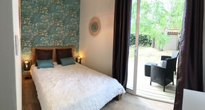 2 bedrooms, in-room safe, iron/ironing board, free WiFi