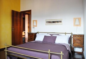 2 bedrooms, iron/ironing board, travel cot, free WiFi - Mazzanti Holiday House (Verona)