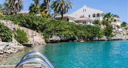 CURACAO OCEAN FRONT APARTMENT WITH PRIVATE DOCK AND A FANTASTIC VIEW