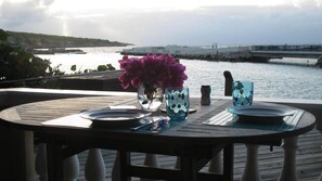 Outdoor dining - CURACAO OCEAN FRONT APARTMENT WITH PRIVATE DOCK AND A FANTASTIC VIEW (Willemstad)