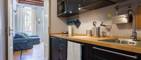 Fridge, microwave, stovetop, dishwasher