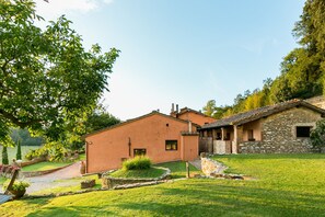 Exterior - ALL PROPERTY 7BR - Charming Tuscan Villa with pool, hot tub, A/C,Siena 15 km (Siena, Toscana)