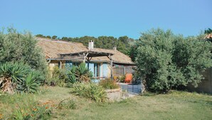Exterior - Spacious Provençal apartment at the heart of an organic vineyard (Vacqueyras)