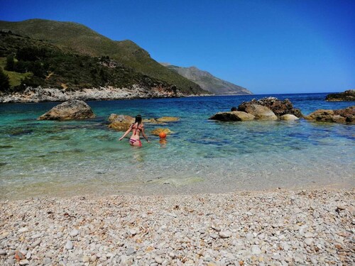 *** A DEUX PAS DE LA MER ***