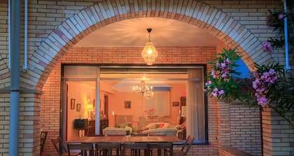 1-8 perso, Casacelin a 8 km LOGROÑO, WIFI, TV, Jardín, Parking, Barbacoa, Porche