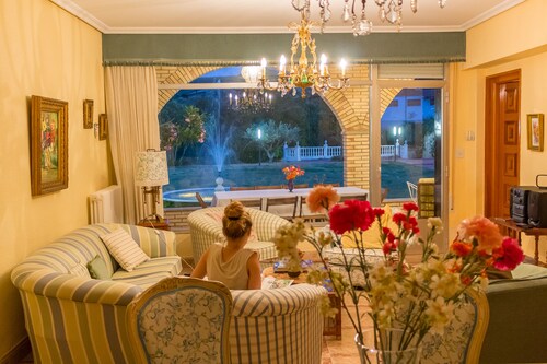 1-8 perso, Casacelin 8 km LOGROÑO, WIFI, TV, Garden, Parking, Barbecue, Porch