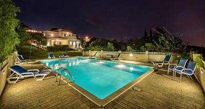 Villa Quina~Heated Pool*~ Fibre Wi-fi - 8 + 4 cots - Booking 2026 & 2027 NOW