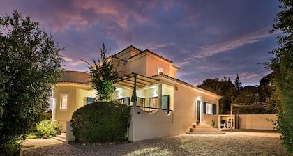 Villa Quina~Heated Pool*~ Fibre Wi-fi - 8 + 4 cots - Booking 2027 & 2028 NOW
