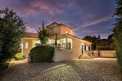 Villa Quina~Heated Pool*~ Fibre Wi-fi - 8 + 4 cots - Booking 2026 & 2027 NOW