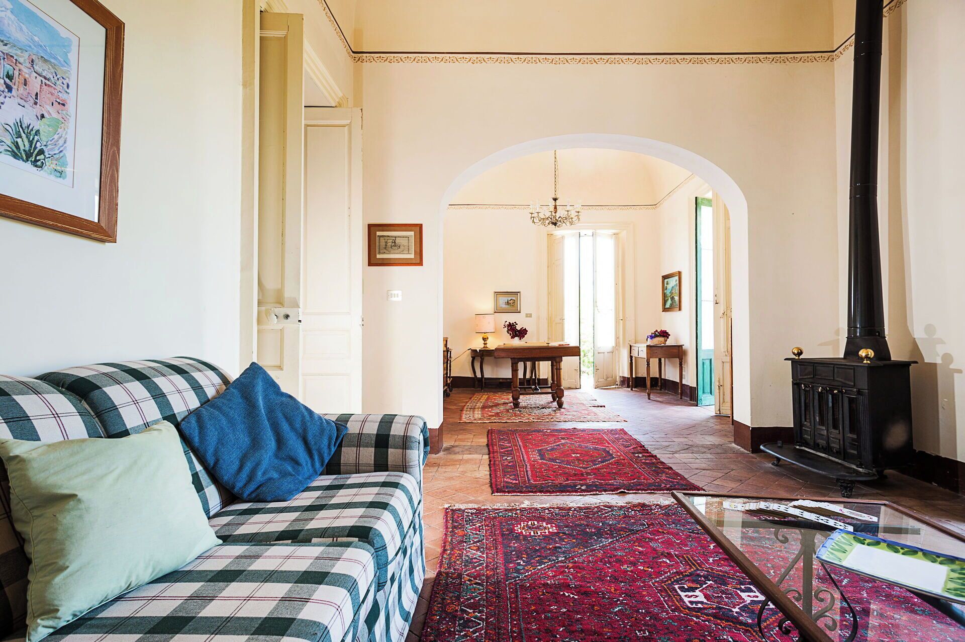 TV, fireplace, table tennis, books