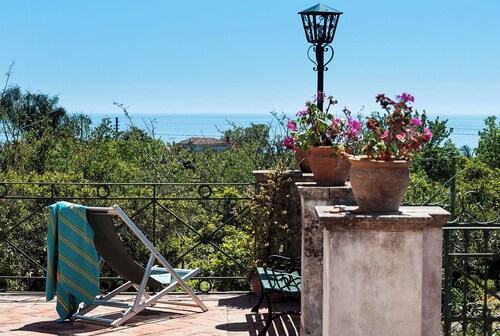 18th Century country house between sea and Etna