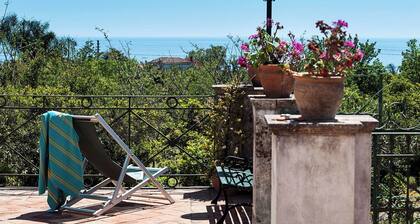 18th Century country house between sea and Etna