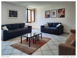 Una Smart TV, una chimenea