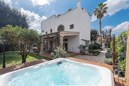 Seaside Villa Rome Pool & Sauna