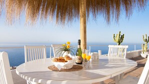 تناول الطعام بالخارج
