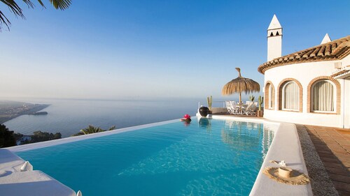 Dream Designer Villa with Infinity Pool and Views to Die for