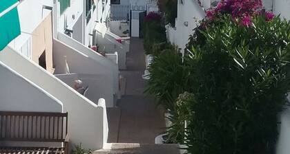 Cosy Apartment with Sea Views. Private internet,full tv ,airconditioning