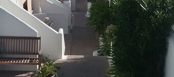 Cosy Apartment with Sea Views. Private internet,full tv ,airconditioning