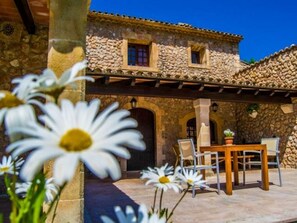Outdoor dining - CHARMING STONE HOUSE NEAR THE OLD TOWN AND BEACHES (Pollensa)