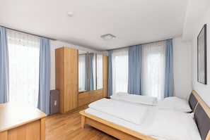 3 Schlafzimmer, Zimmersafe, BĂŒgeleisen/BĂŒgelbrett, Reisekinderbett