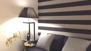 Smart-TV, BĂŒcher, Stereoanlage