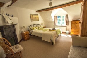 3 bedrooms, iron/ironing board, travel crib, WiFi
