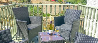 Beautifully refurbished cottage in the heart of Staithes - with stunning views