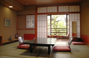 Kamar Tradisional, kamar mandi umum (Japanese Style) | Brankas dan Wi-Fi gratis