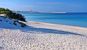Una spiaggia nelle vicinanze