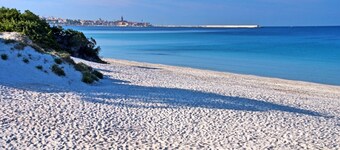 ClickSardegna Villa Angela surrounded by greenery, near the beach, parking, Wifi