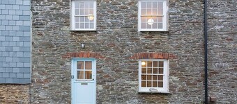 Old Fisherman's Cottage with Sun Deck Offering Sea Views of St Mawes Harbour