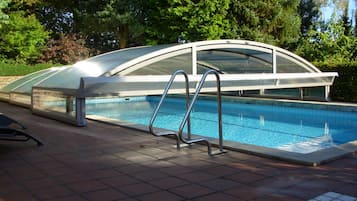 Piscina coperta, piscina all'aperto