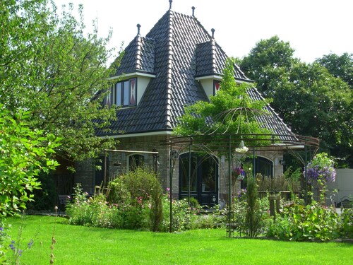 A Pleasant Stay at " Logies Taverne." nearby Roermond, Thorn / Pool & Garden    