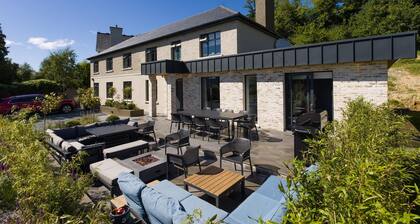 Luxury House approx 750m Killarney Town Centre (accommodates 23)