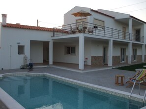 حمّام سباحة خارجي