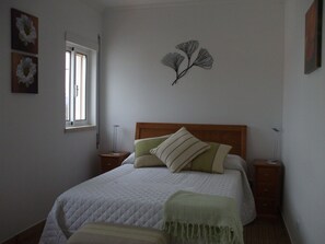 3 bedrooms, iron/ironing board, free WiFi, bed sheets - Great base for exploring the little known delights of Central Portugal (Almofala de Cima - Aguda)