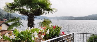 Villa with large garden and beautiful lake view FROM SATURDAY TO SATURDAY