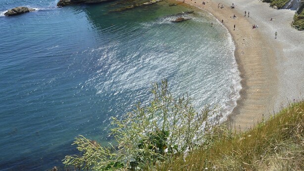 A coastal beach with a rocky cliff and a clear view of the sea. - Unique detached holiday cottage, Hampshire  (Sopley)