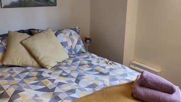 1 bedroom, desk, iron/ironing board, WiFi