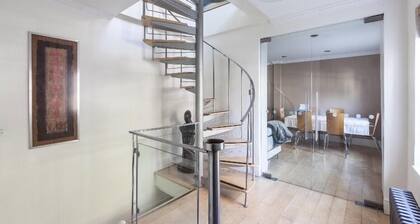 Charming Living In Central London - (3 Bed / 3 Bath)