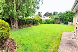Property grounds - Stunning Romantic Cottage ★ nr Beach & Attractions ★Large Garden ★ Pet Friendly! (Chapel Saint Leonards)
