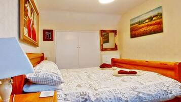 3 bedrooms, iron/ironing board, travel crib, free WiFi
