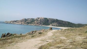 Una playa cerca