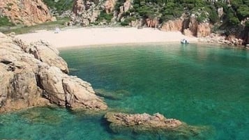 Una playa cerca